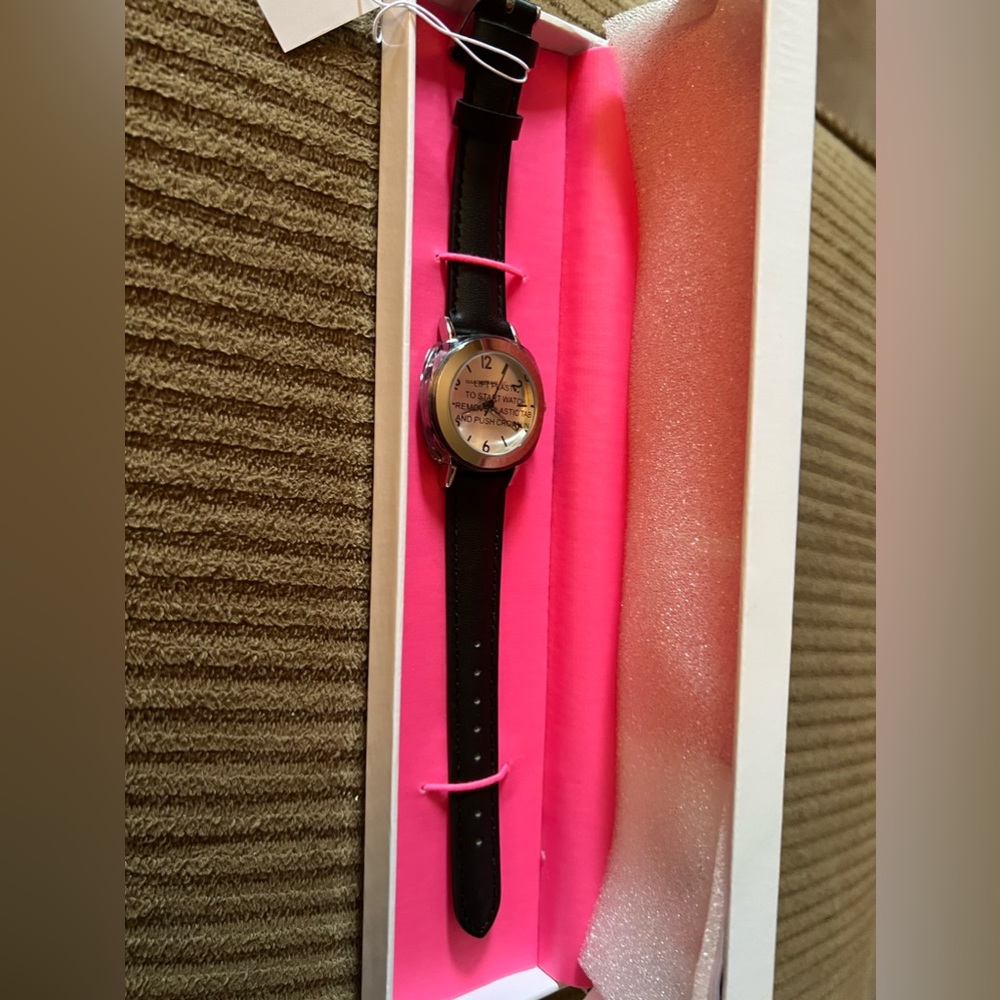 Isaac Mizrahi leather watch brand new needs battery - Picture 2 of 4